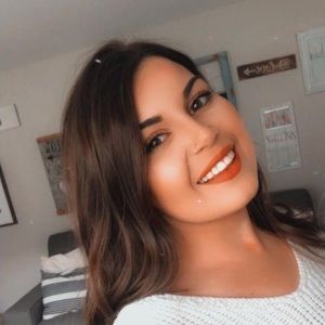 Meet your Posher, Danya